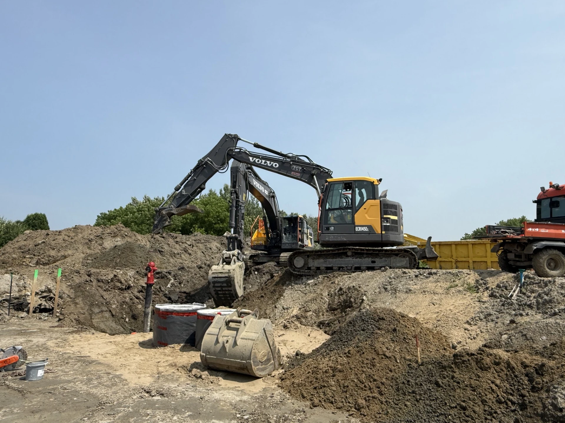 pelleteuse Volvo en train de creuser